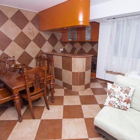 Lea Apartment Бар Екстериор снимка
