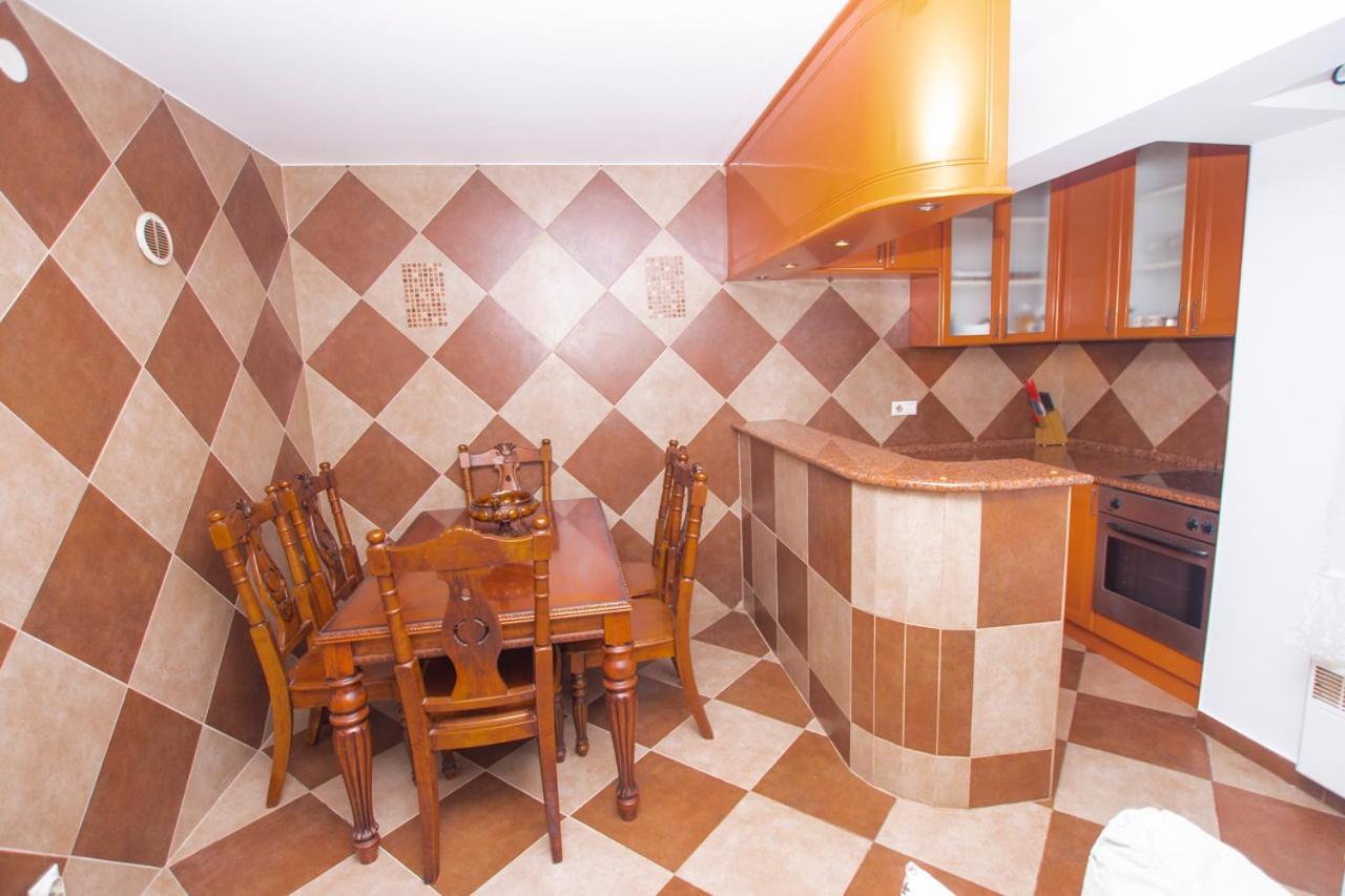 Lea Apartment Бар Екстериор снимка