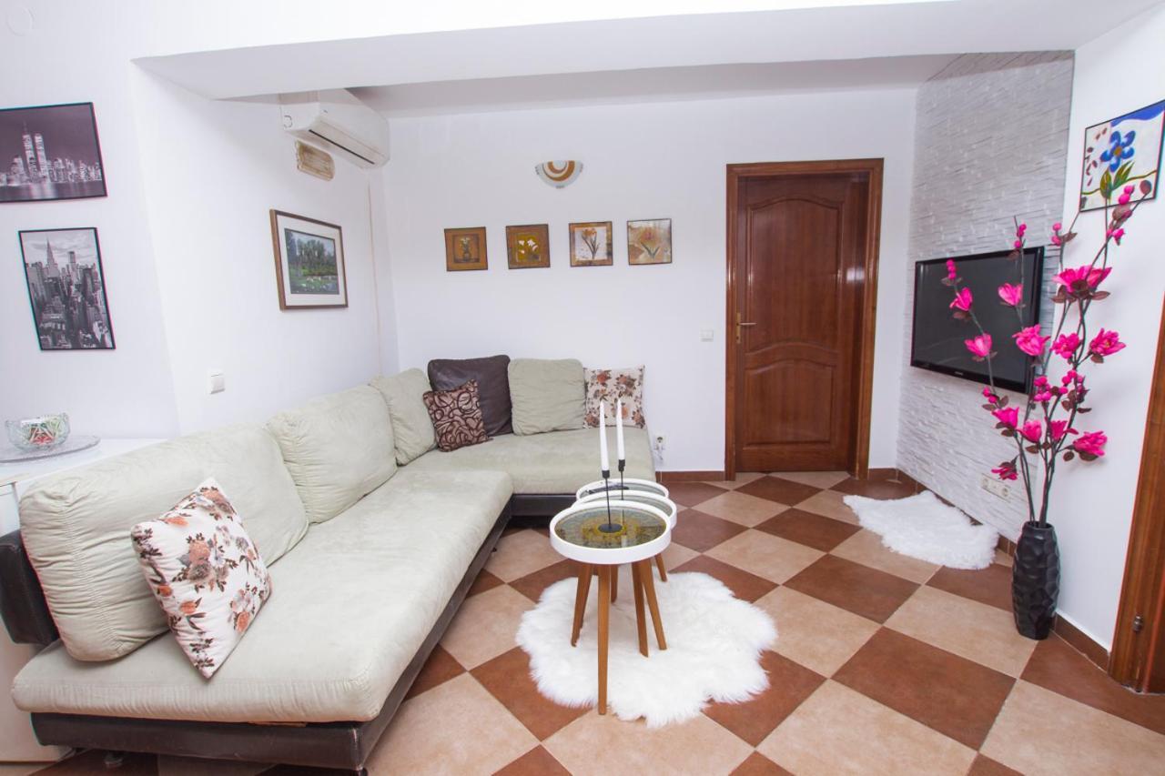 Lea Apartment Бар Екстериор снимка