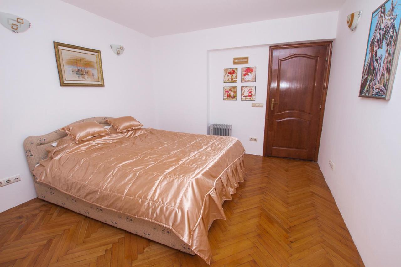 Lea Apartment Бар Екстериор снимка