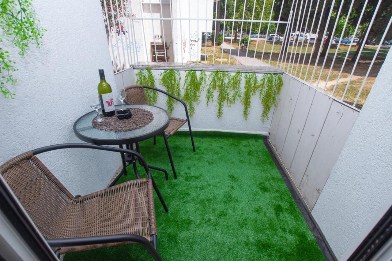 Lea Apartment Бар Екстериор снимка