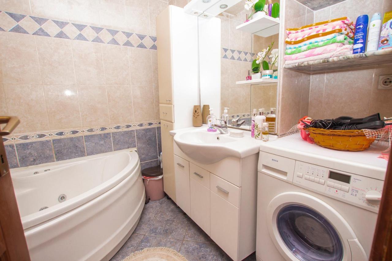 Lea Apartment Бар Екстериор снимка