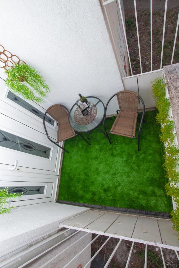 Lea Apartment Бар Екстериор снимка