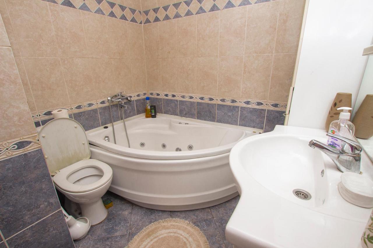 Lea Apartment Бар Екстериор снимка
