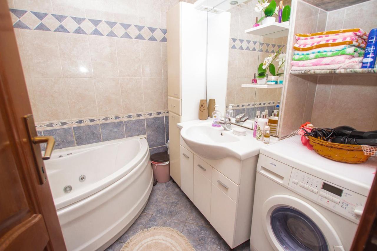 Lea Apartment Бар Екстериор снимка