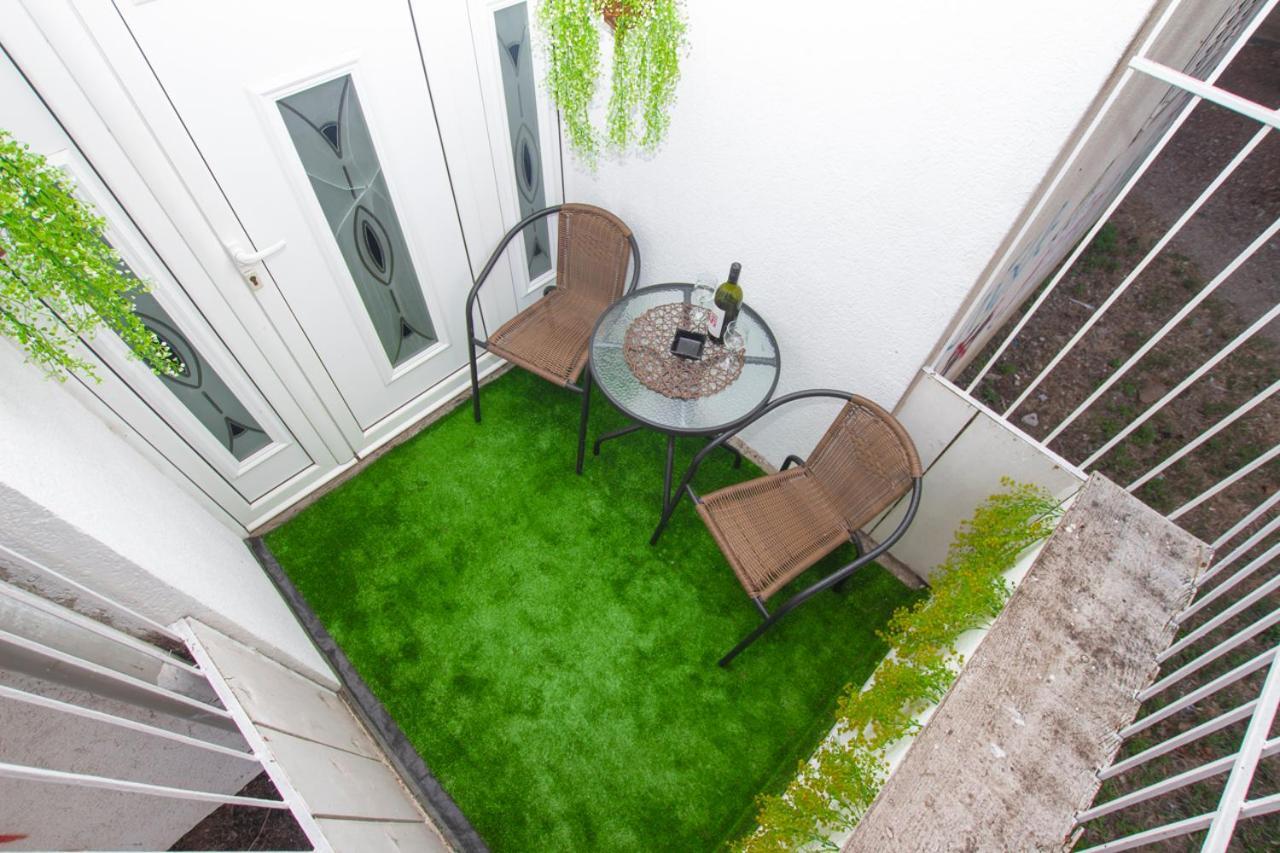Lea Apartment Бар Екстериор снимка