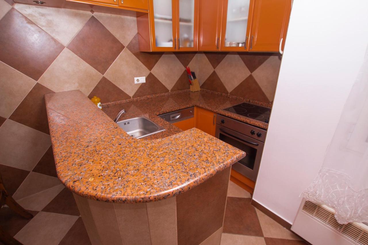Lea Apartment Бар Екстериор снимка