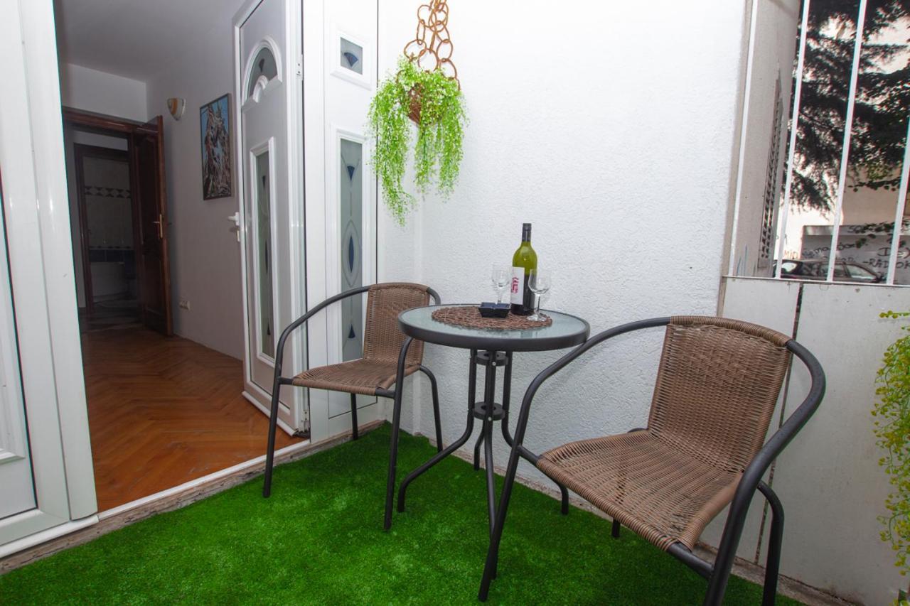 Lea Apartment Бар Екстериор снимка